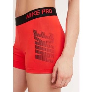 Nike Pros ❤️